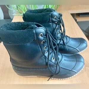 New Justfab woman’s duck boots size 8 1/2 shoes